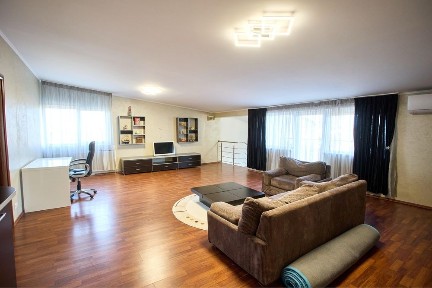 Vila in cartier 23 august proprietar