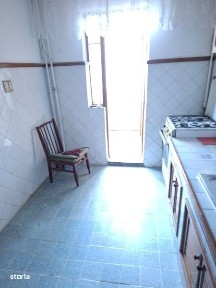vand apartament 2 cam dec et 3/4 zona brosteni
