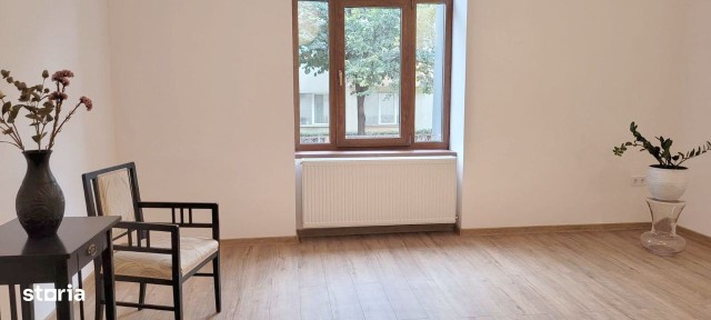 De vânzare apartament 3 camere, renovat, zonă semicentrală