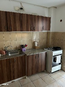 Obcini-Apartament 3 camere decomandat,et.1 cu centrala,99000E.