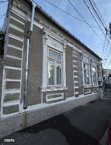 Casa boiereasca, strada Democratiei, pretabila cabinet medical