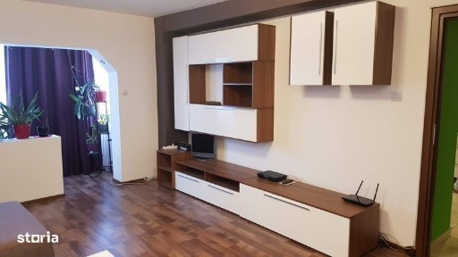 Inchiriez apartament decomandat 3 camere Noua