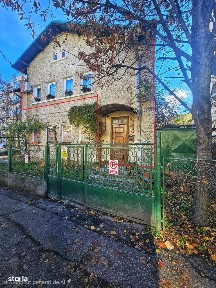 Casa P+1E+M, cu 5 camere în Cantacuzino - ideală birouri sau locuință
