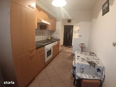 Cosbuc, zona Palatul de Justitie, 2 camere, decom., etaj 3