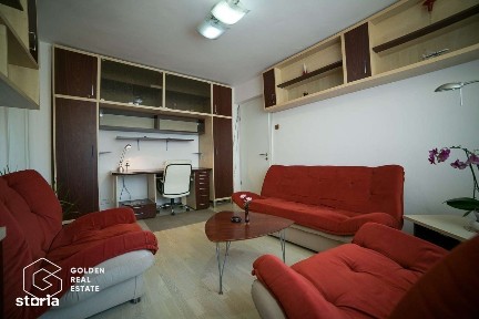 Apartament superb, ultracentral, 3 camere, centrala proprie si 2 locur