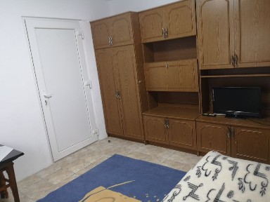 Închiriez apartament cu o cameră pe Calea 6 Vânători