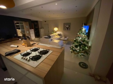 Apartament spatios de vanzare 3 camere / Palazu Mare