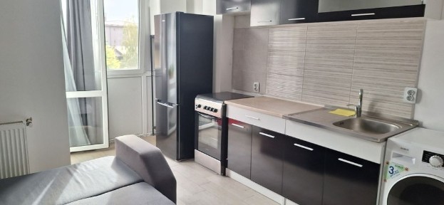 Închiriez garsoniera