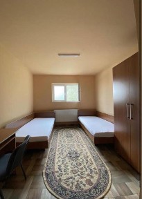 Inchiriez camera la casa