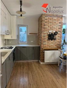 Închiriere apartament 3 camere cu parcare și balcon, zonă centrală