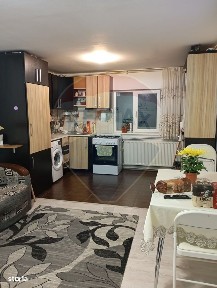 Apartament cu 3 camere de vânzare în zona Lapus