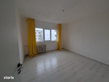 Zona Nord- bloc din 1986- Ap. 2 camere decomandate, etaj intermediar