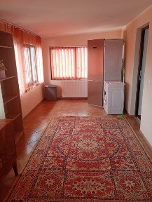 Închiriez apartament la vila.