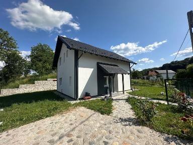 Casa de vanzare in Curtea de Arges, 130 mp utili, teren 500 mp.