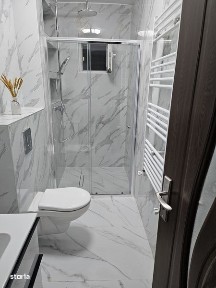 Închiriez apartament decomandat