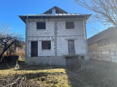 Vând casă în Vulcana-Băi