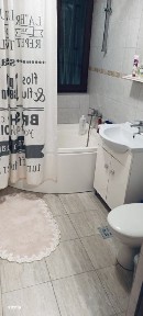 Apartament cu 3 camere, 2 bai, balcon, etaj 1, zona Terra