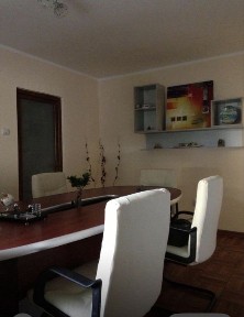 Vand apartament parter spatiu comercial central