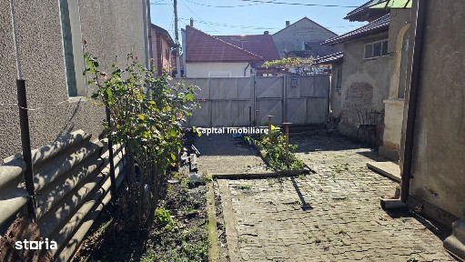 Casa 4 camere, teren de 438 mp