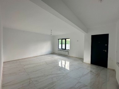 Casă de vânzare 3 camere baie bucătărie