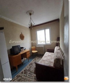 Apartament 3 camere de vanzare zona KM 4-5