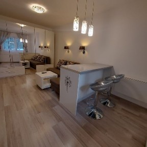 Garsonieră modernă de închiriat - Strada Poetului, parter, 250€