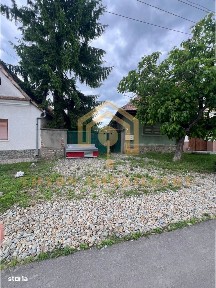 Casă de vânzare în Petrești, Sebeș - teren generos 1961 mp