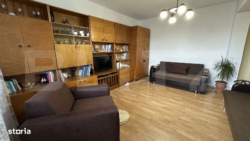 Apartament decomandat cu trei camere si doua bai, zona Iosia