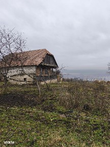 Casa veche + teren 2000 mp