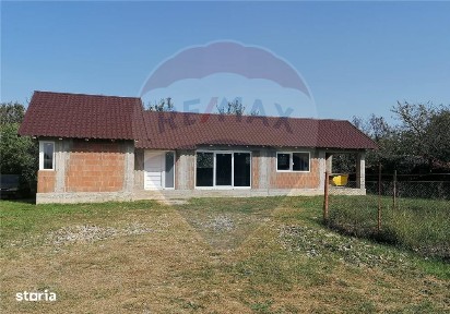 Casă la rosu spre vânzare, Busag, acces privat