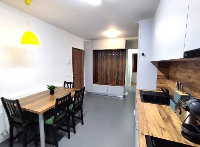 Apartament cu 3 camere finisat modern str. Louis Pasteur