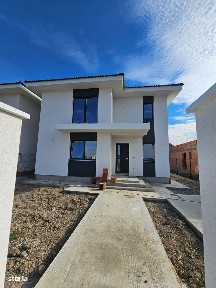 De vânzare casa în Sanmartin, zonă excelentă