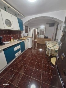 Vand apartament 3 camere decomandat zona Girocului