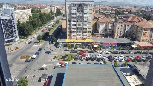 Inchiriez apartament cu 2 camere in cetate, zona buna