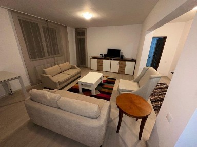 Inchiriez apartament cu 2 camere pe strada Eroilor 196