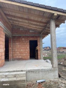 Se vinde casa la rosu