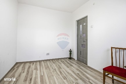 Apartament cu 3 camere de vânzare în zona Palat