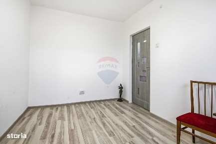 Apartament cu 3 camere de vânzare în zona Palat