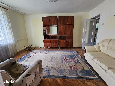 Ultracentral -parter, apartament cu trei camere, parcare