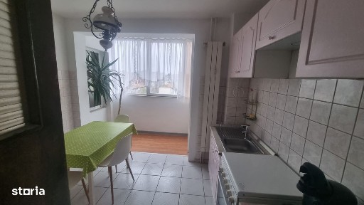 Apartament 3 camere de închiriat