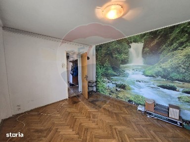 DE VANZARE Apartament cu 3 camere în zona Titan