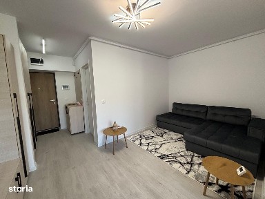 Garsoniera noua in Sector 3, Hils Republica