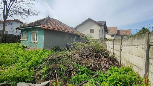 Casă bătrânească la 10 km de A3 și 25km de București.