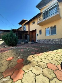 Vand casa in triplex utvin la principala