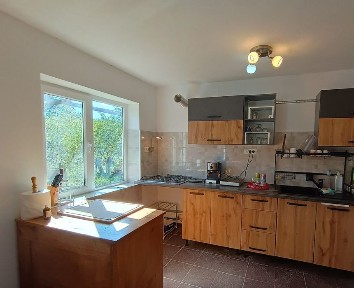 Casa total renovată pe 2500 m2