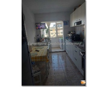 Apartament 3 camere decomandate zona Trocadero