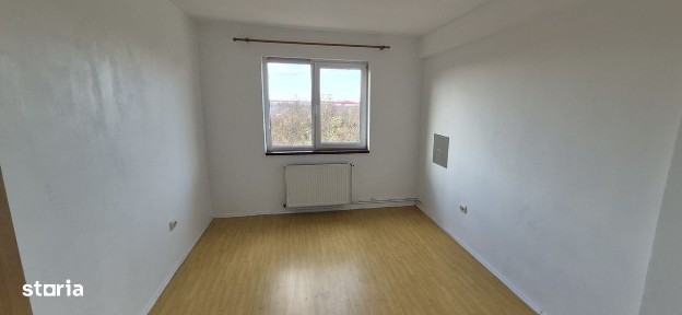 Apartament 3 camere cu garaj sub bloc, de inchiriat