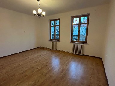 Inchiriez casa 2 camere - teren 900 mp - Sibiu - str. Nicolae Iorga