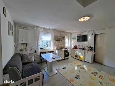 Apartament 3 camere si balcon zona Cedonia