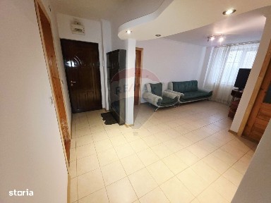 Apartament cu 4 camere de vânzare în zona Calea Romanului
